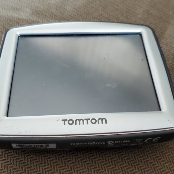 TomTom One N14644 GPS Device w/ USB Charging Cable - Picture 3 of 6